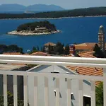 In With Sea View, Terrace, Air Conditioning, Wi-fi Penzion