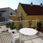 In With Sea View, Terrace, Air Conditioning, Wi-fi Penzion