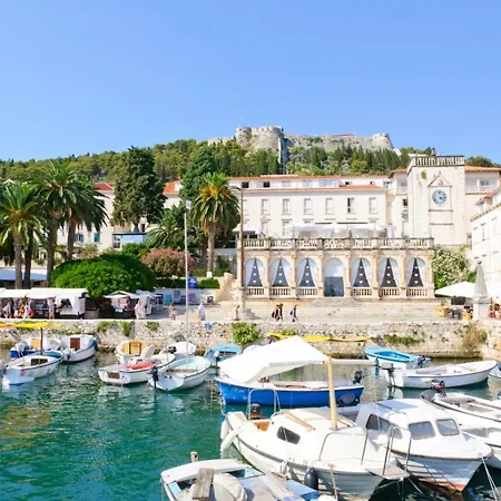 In With Sea View, Terrace, Air Conditioning, Wi-fi 3* Hvar Town